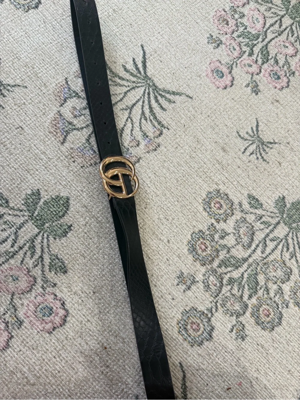Black Leather Women's Belt with Gold Interlocking Buckle